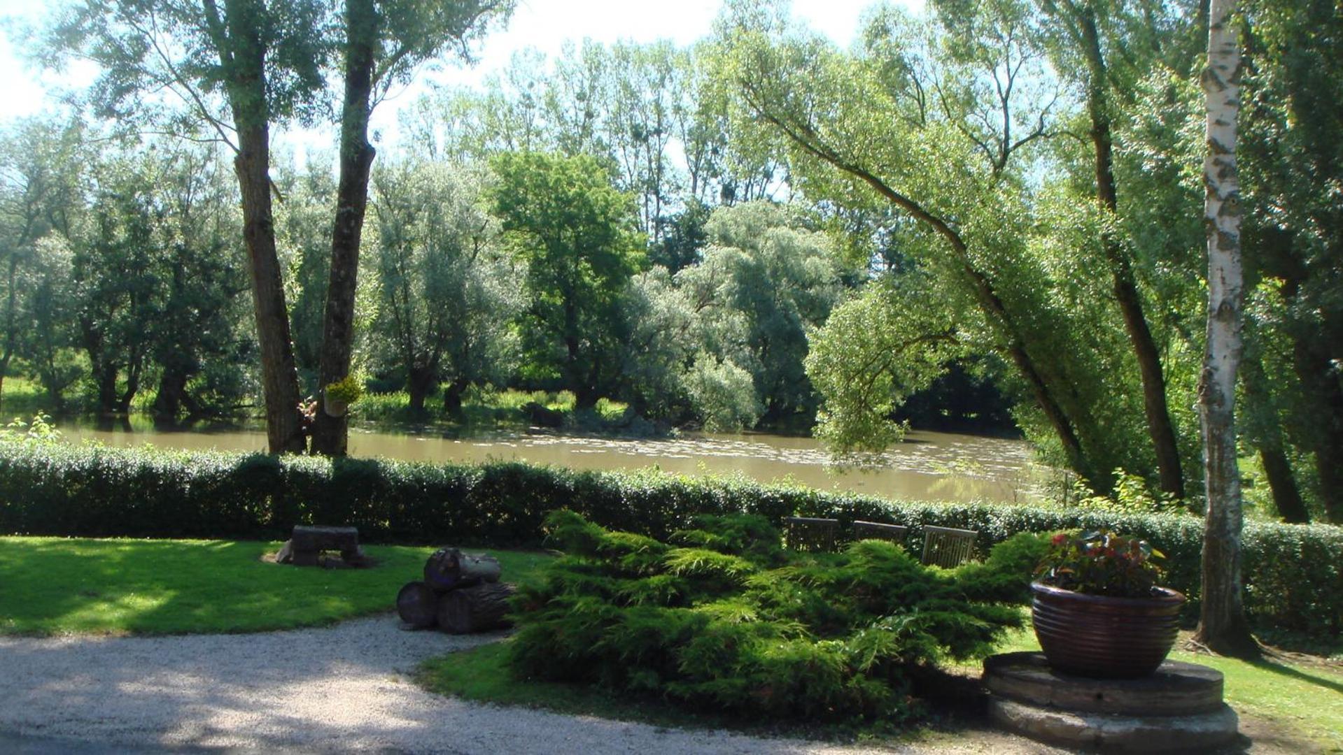 Moulin De Bourgchateau Louhans Esterno foto